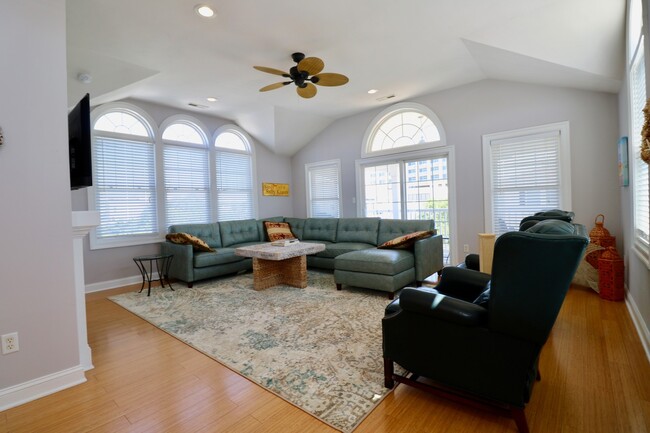 Building Photo - Beautiful Furnished 3-Story North End Seas...