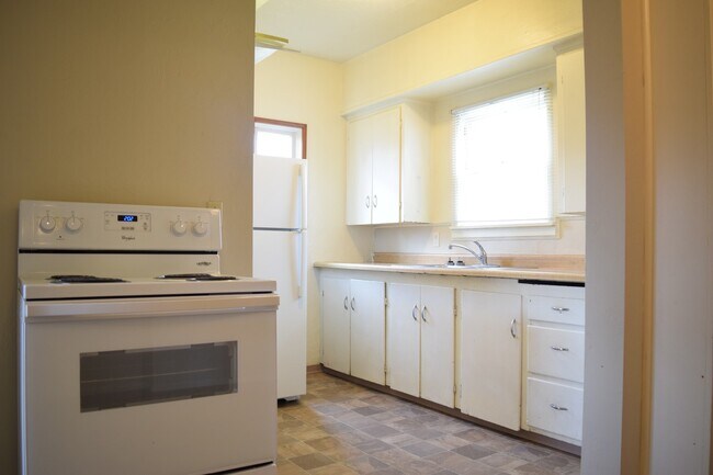 Building Photo - POL5