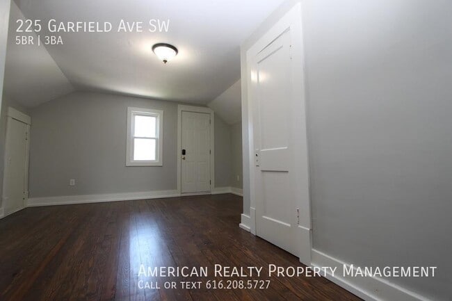 Building Photo - 225 Garfield Ave SW