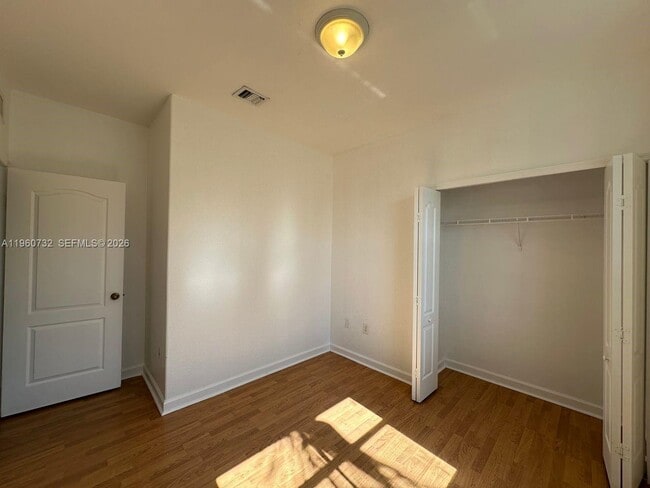 Building Photo - 1568 SE 26th St