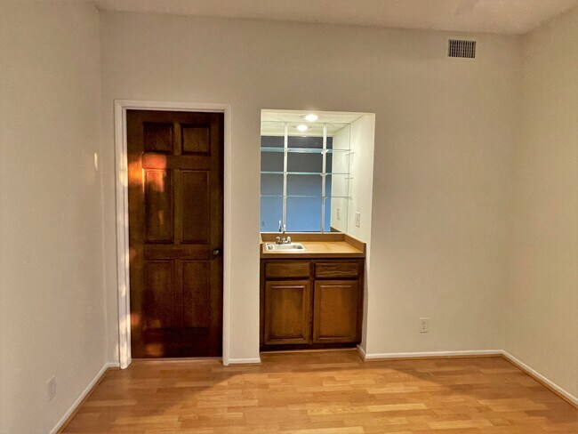 Wet bar - 8180 Manitoba St