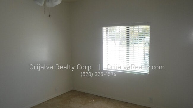 Building Photo - 1550 N 4th Ave