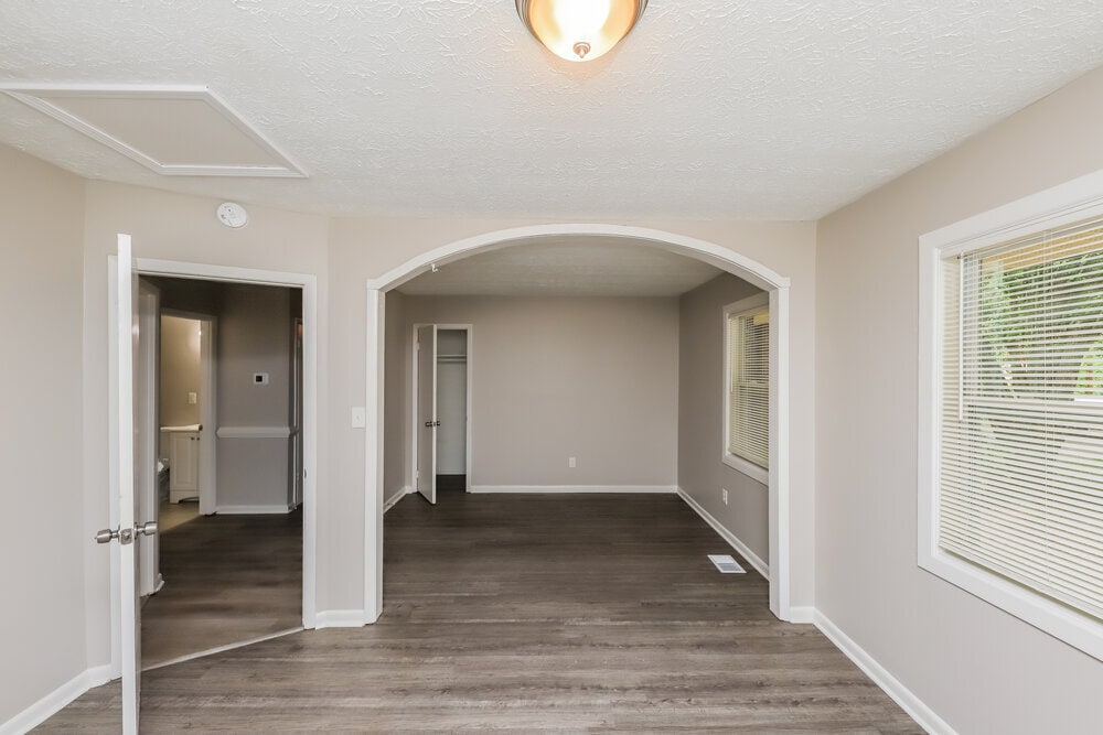 Building Photo - 2870 Valley Brook Dr SW