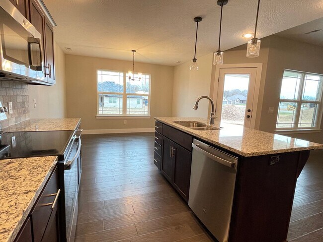 Building Photo - brand new 4/2 home