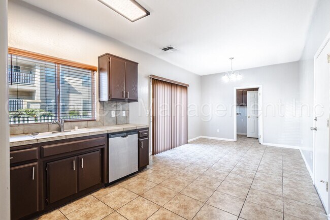 Building Photo - 3 Bedroom/2 Bath Townhome in Mill Creek - ...