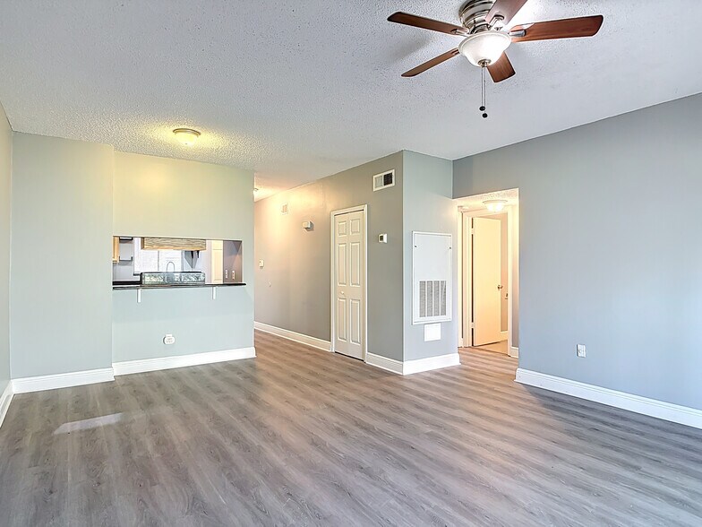 Building Photo - 4711 Capri Plz