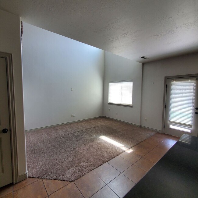 Building Photo - 1785 W 815 S