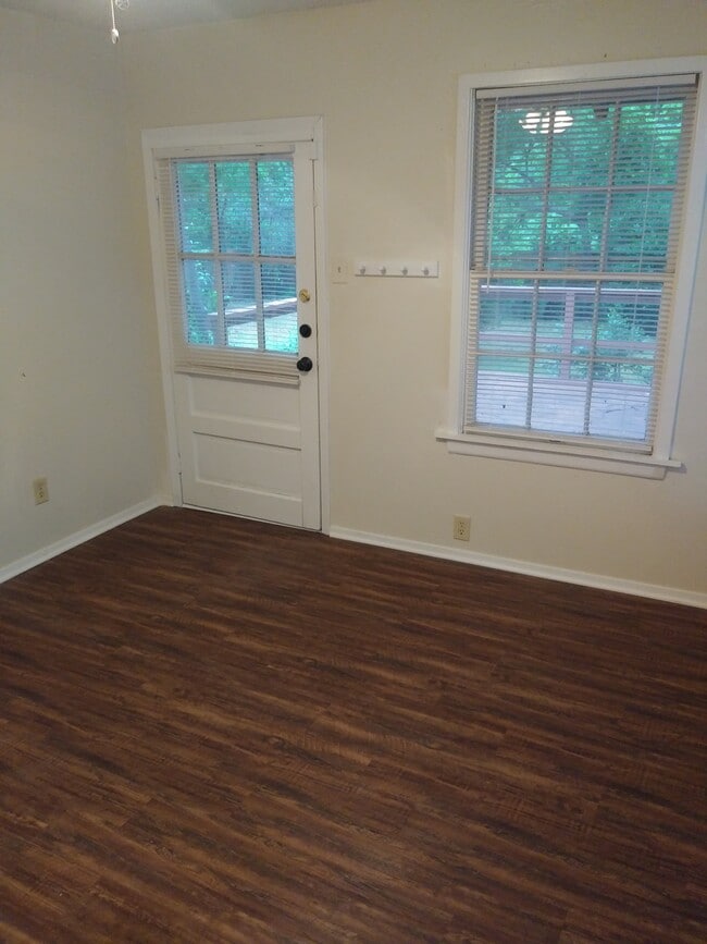Building Photo - 2713 Halbert St