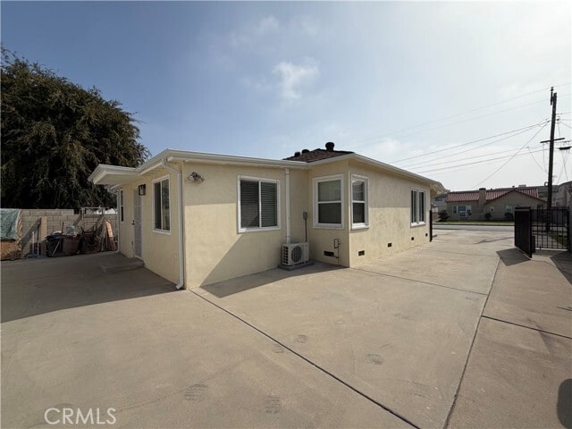 Building Photo - 111 E Newby Ave