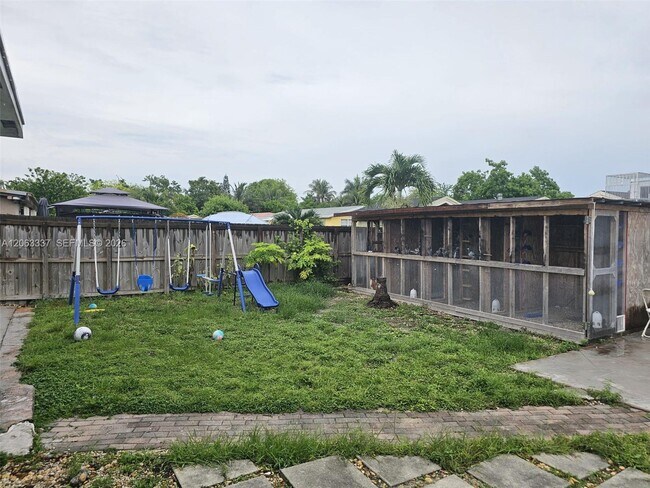 Building Photo - 75 SW 18th Ave
