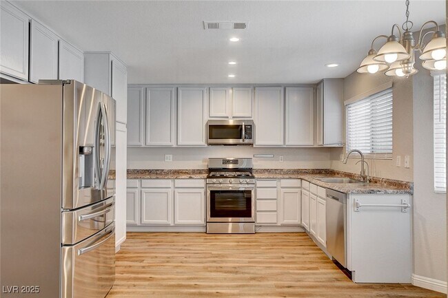 Building Photo - 446 Nettleton Cir