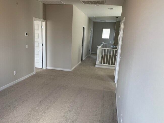 Building Photo - 715 N Sparrow Dr