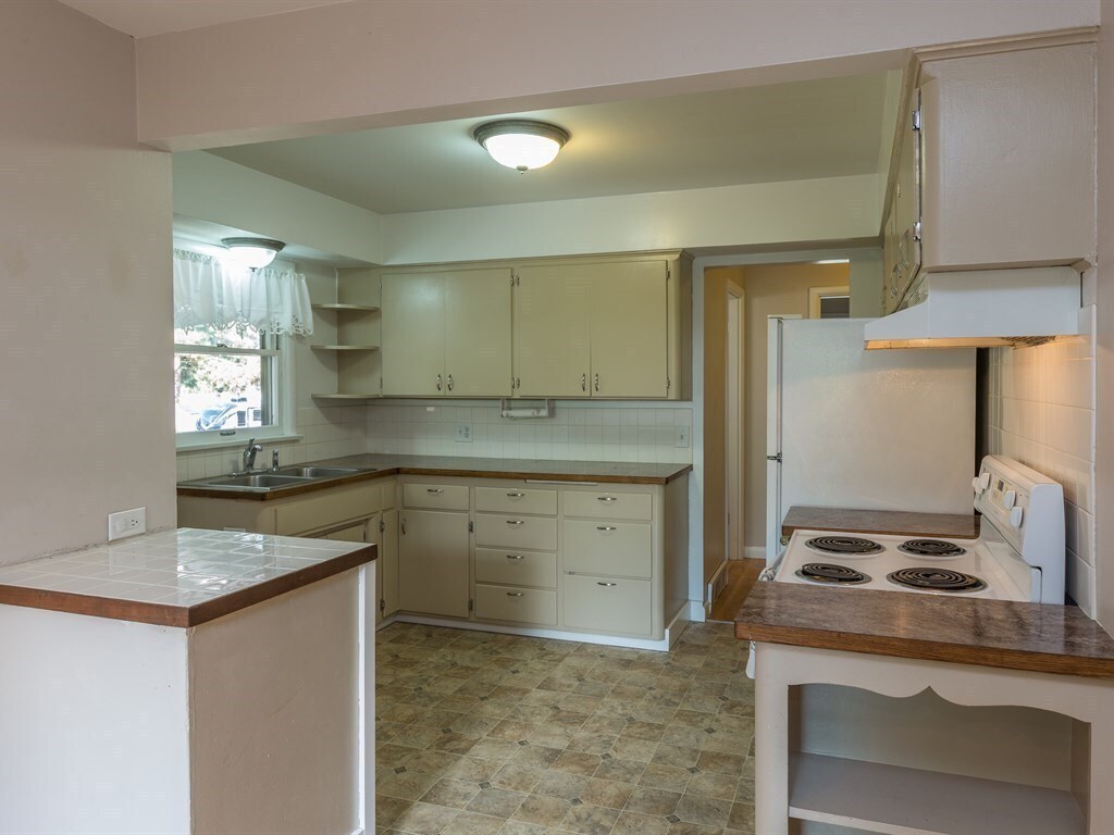 Building Photo - 4821 N Greenwood Blvd