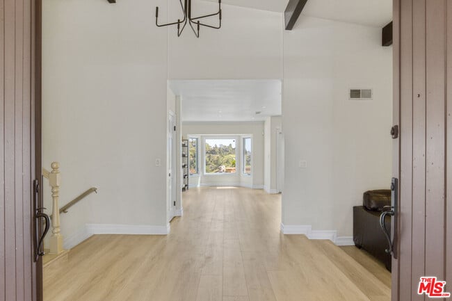 Building Photo - 3970 Ellenita Ave