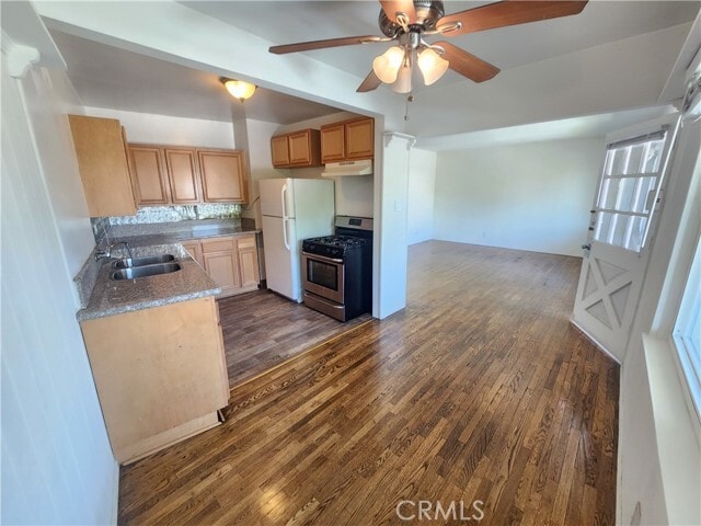 Building Photo - 14229 Moorpark St