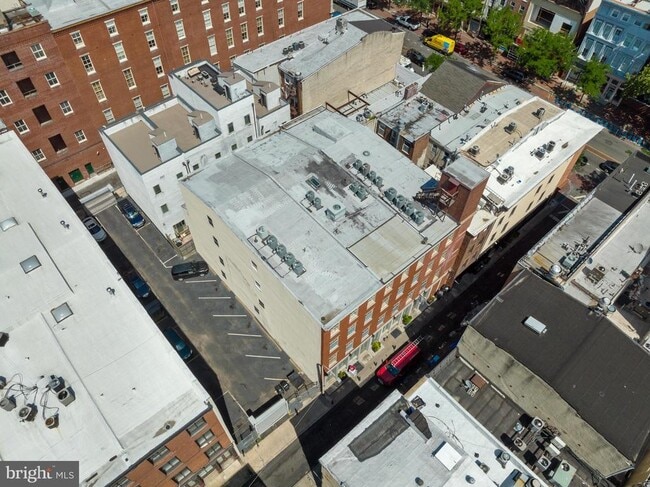 Building Photo - 6 Strawberry St