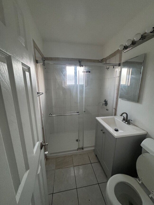 Building Photo - S 33rd