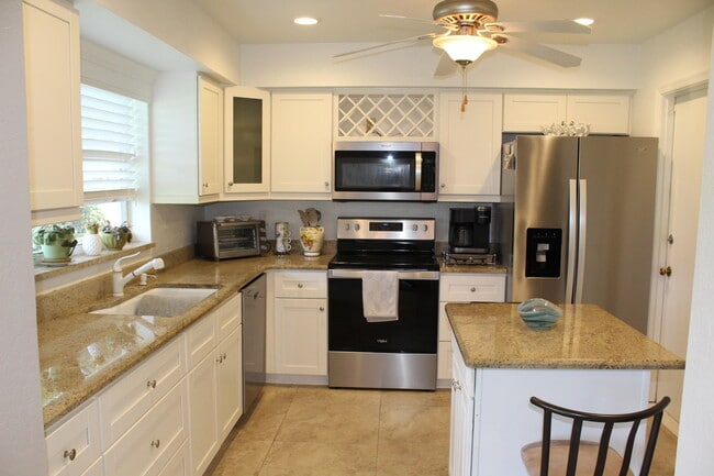 Building Photo - 4435 Pandana Tree Rd