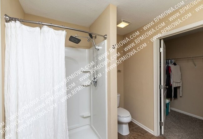 Building Photo - 9155 Coneflower Dr