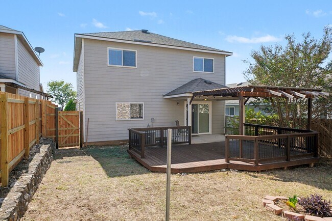 Building Photo - Beautiful 4-Bedroom Home in Bulverde Villa...