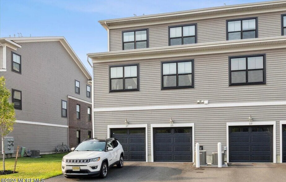 Building Photo - 25 Midway Rd