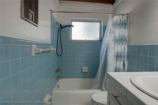 Building Photo - 2175 Lakeview Dr