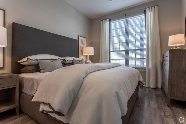 Building Photo - Live in Luxury: 2-Bed, 2-Bath Steps from D...
