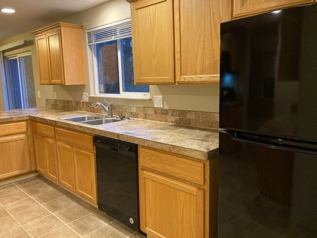 Building Photo - 2 Story Home in Lafayette - Showings Start 4/2