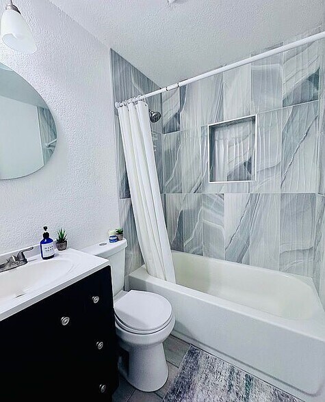 Building Photo - 1814 E Emma St