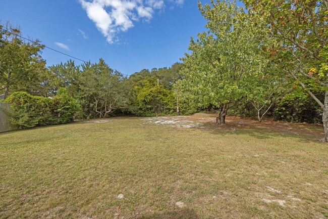 Building Photo - 360 Island Rd