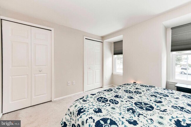 Building Photo - 60 Benton Ct