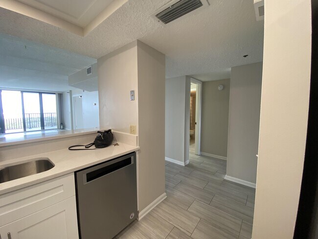 Building Photo - 275 1st St S