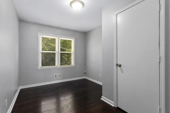 Building Photo - Ready for Move-in Home at Raytown! Nestled on dead end street off Raytown Road for rent 3 bedroom...