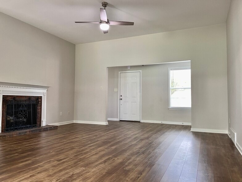 Building Photo - 1492 Howling Dr