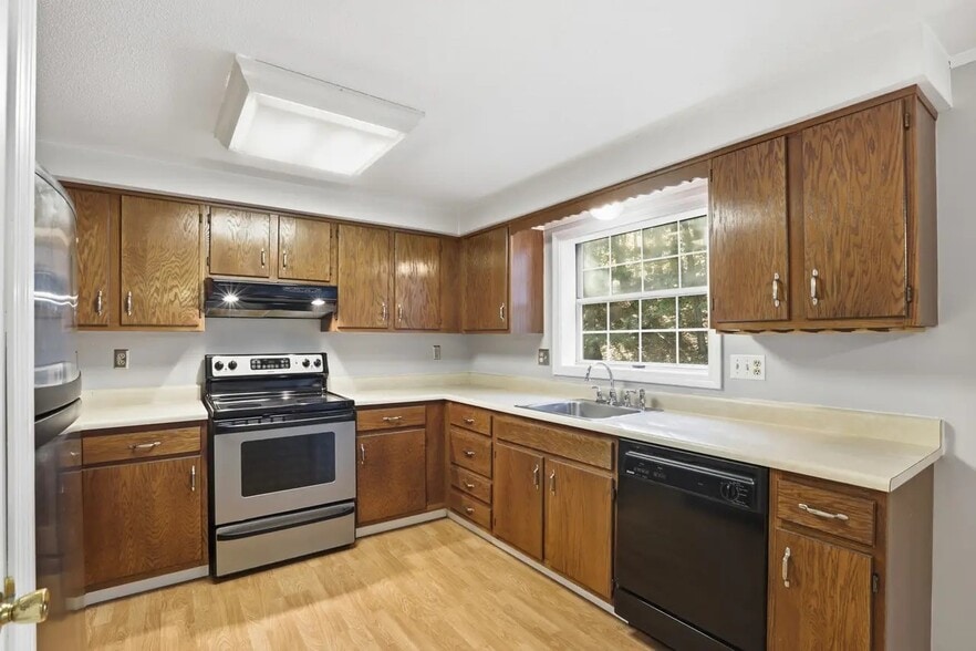 Building Photo - 77 East Ridge Rd