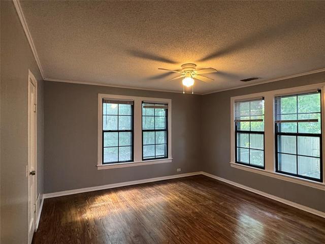 Building Photo - 208 N Elm St