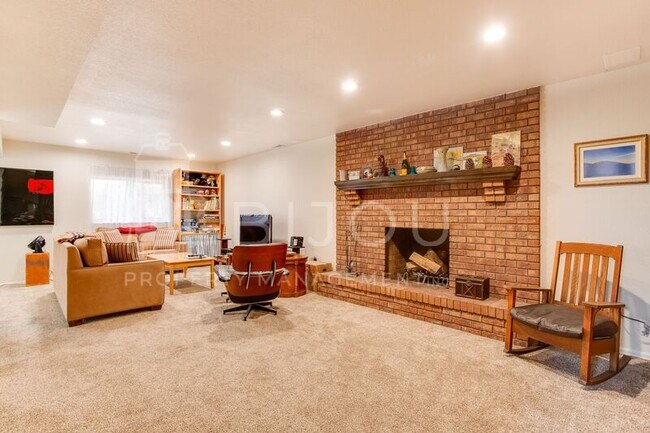 Building Photo - 355 Waco Ct
