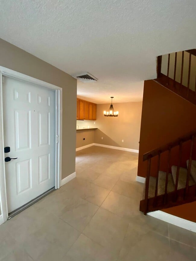 Building Photo - Beautiful and well-maintained 2BR/2BA town...