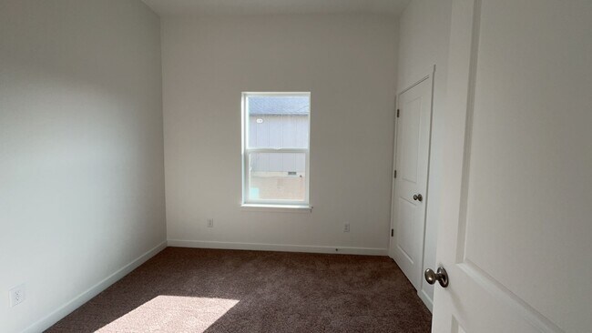 Building Photo - 623 Mitchell St