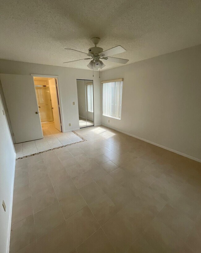 Building Photo - 208 Foxtail Dr