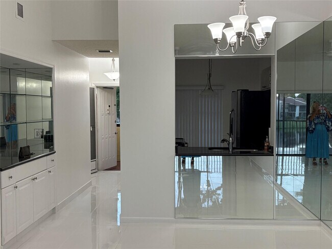 Building Photo - 2035 SW 15th St