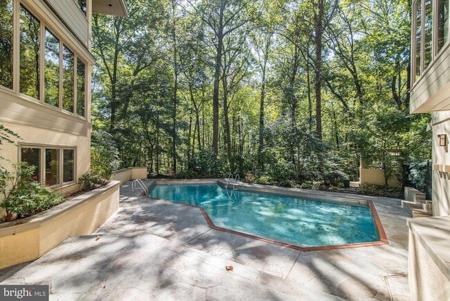 Building Photo - 1325 Darnall Dr