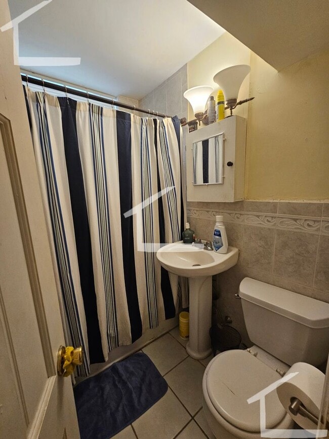 Building Photo - 2bed basement unit rent $2400