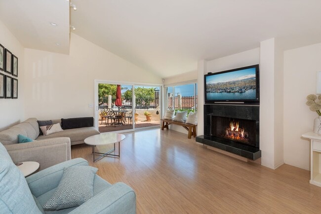 Building Photo - Fully Furnished Vacation Rental on the Mesa with Ocean Views! (Available 6/5/26- 11/30/26)