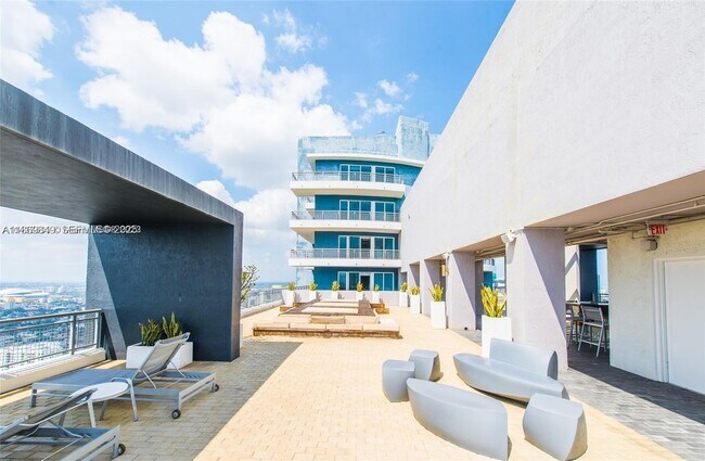 Building Photo - 60 SW 13th St