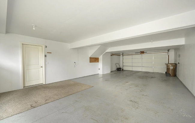 Building Photo - 8808 N Barnes Rd