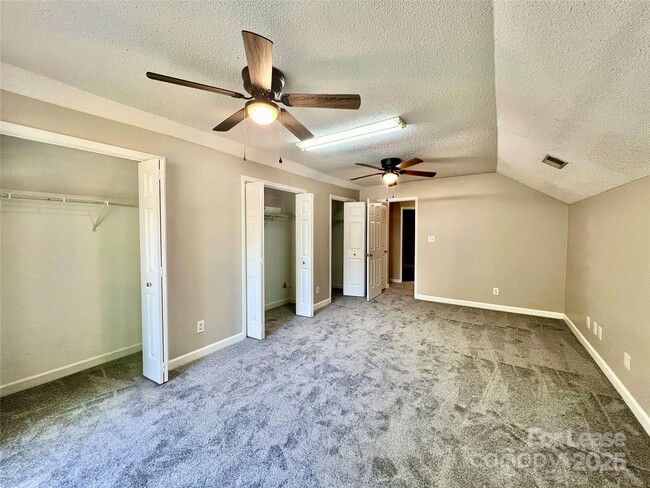 Building Photo - 2333 Heathershire Ln