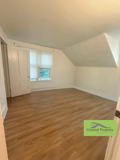 Building Photo - Spacious 1 Bedroom Unit