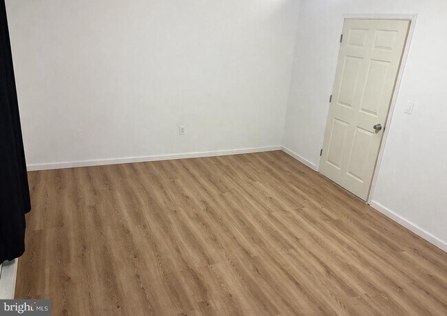 Building Photo - 504-506 Pine Hill St