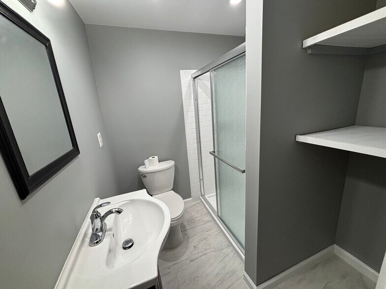 Building Photo - 1974 William St